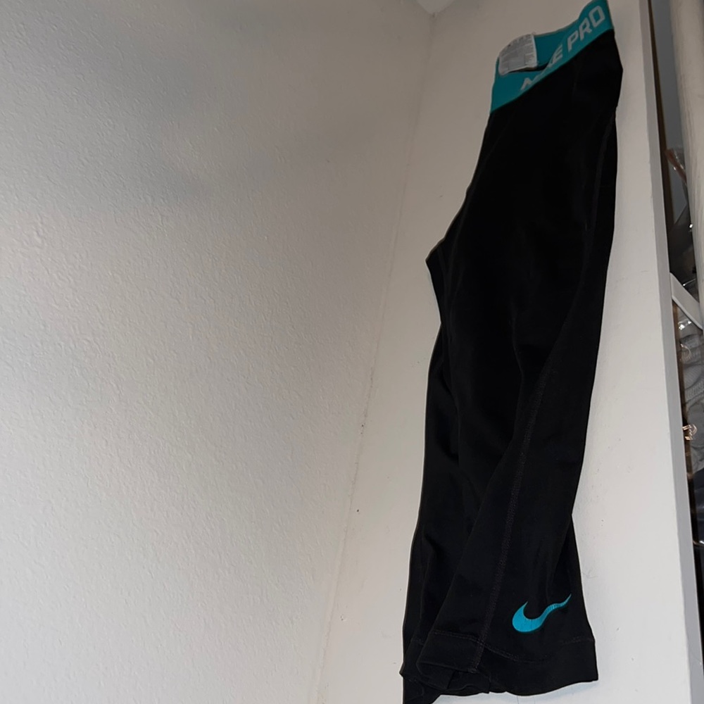 Nike pro capri leggings